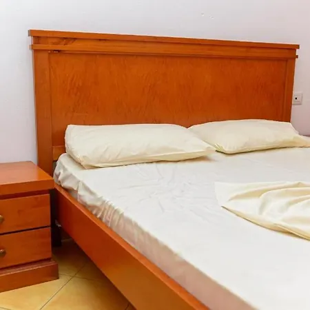 Rei Hotel Hotell Bashkia e Orikumit